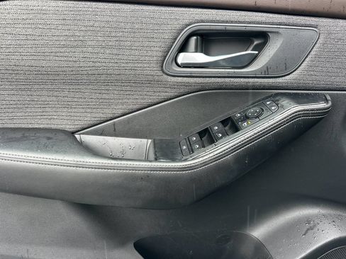 Used 2022 Nissan Rogue SV AWD/4WD image 10