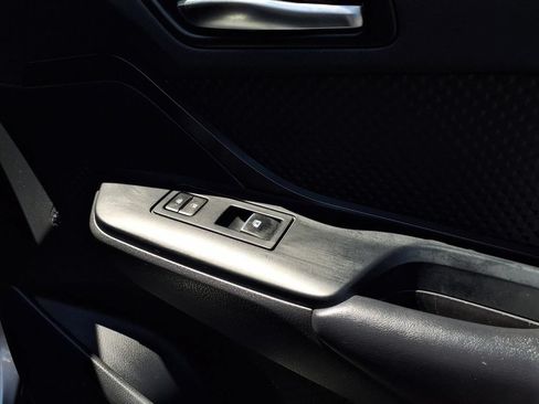 Used 2018 Toyota C-HR XLE FWD image 36