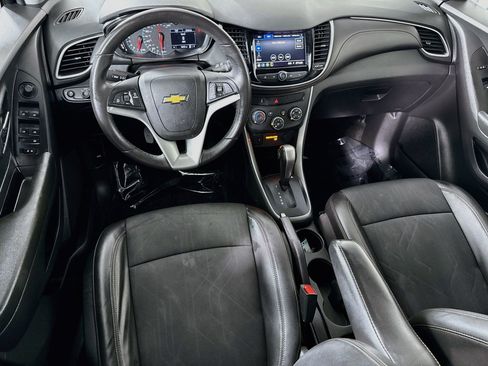 Used 2022 Chevrolet Trax LT w/ Midnight Edition AWD/4WD image 17