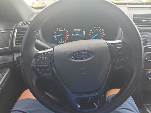 Used 2019 Ford Explorer XLT AWD/4WD image 25