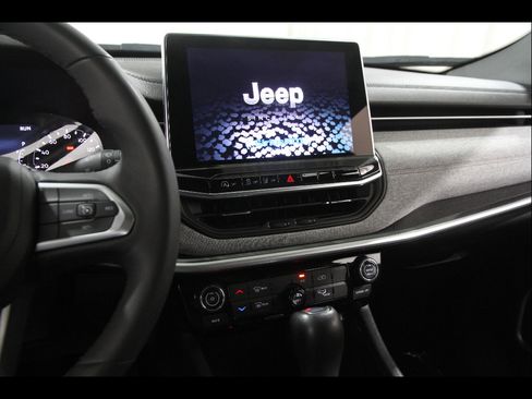 Used 2023 Jeep Compass Latitude AWD/4WD image 9