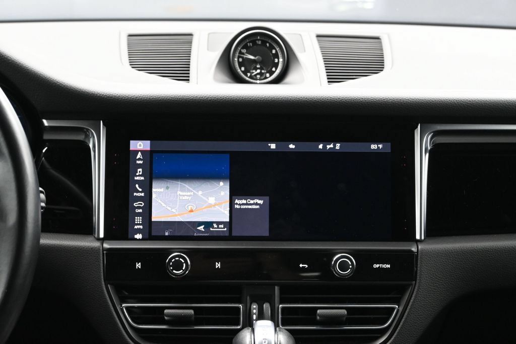 Certified 2022 Porsche Macan AWD/4WD image 21