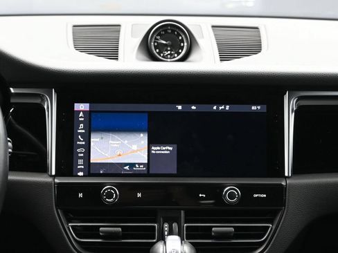 Certified 2022 Porsche Macan AWD/4WD image 21