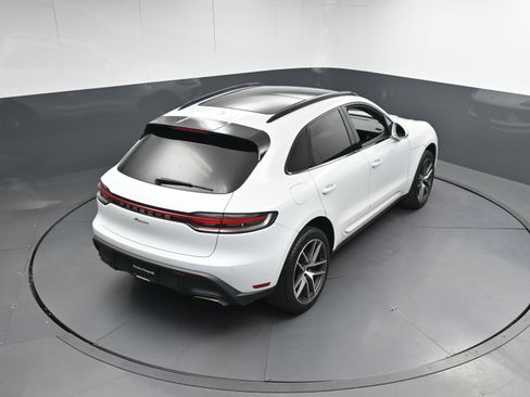 Used 2022 Porsche Macan image 37