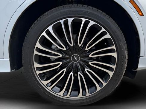 Used 2025 Lincoln Aviator Black Label AWD/4WD image 33