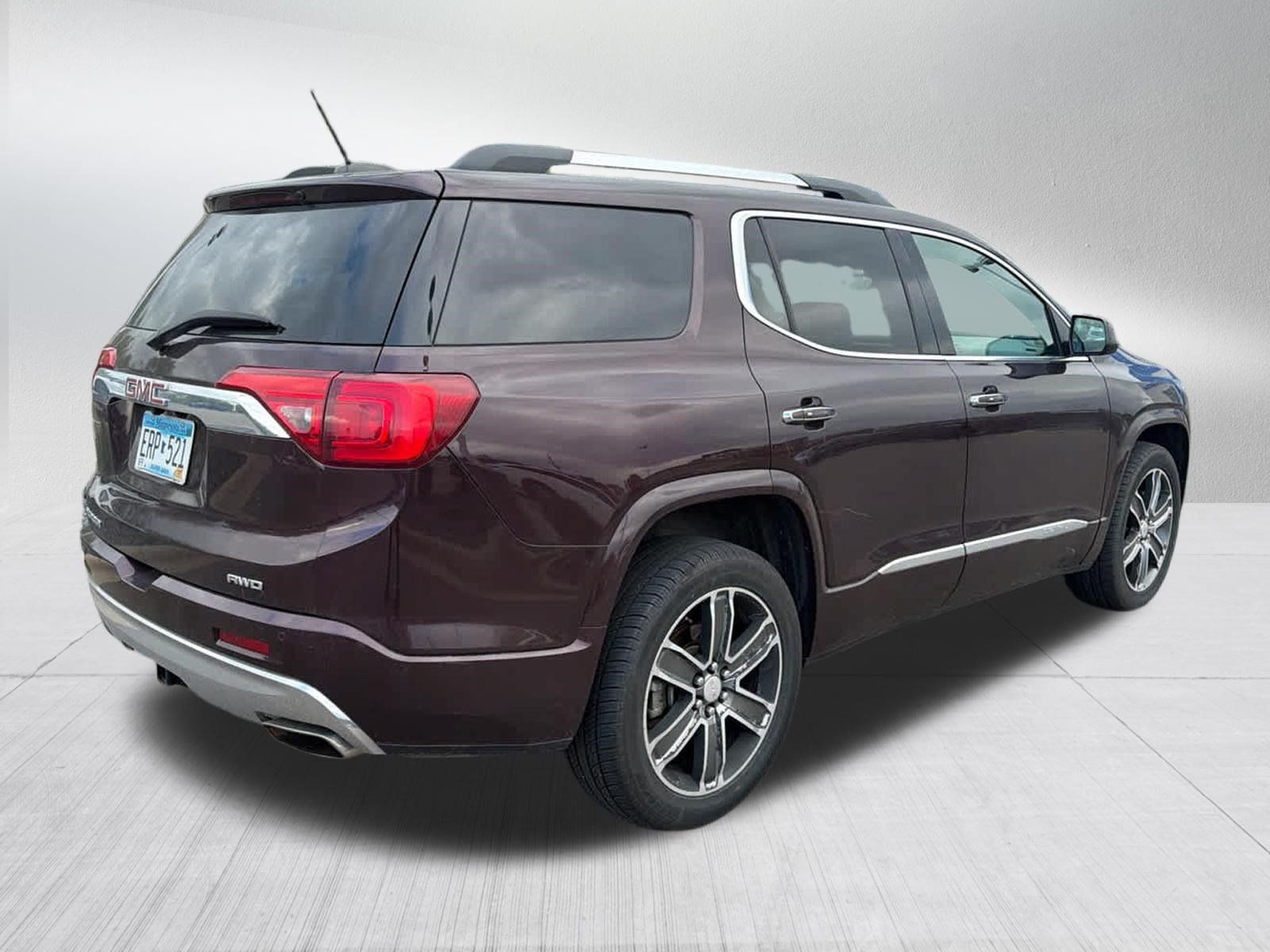 Used 2017 GMC Acadia Denali w/ Technology Package AWD/4WD image 4