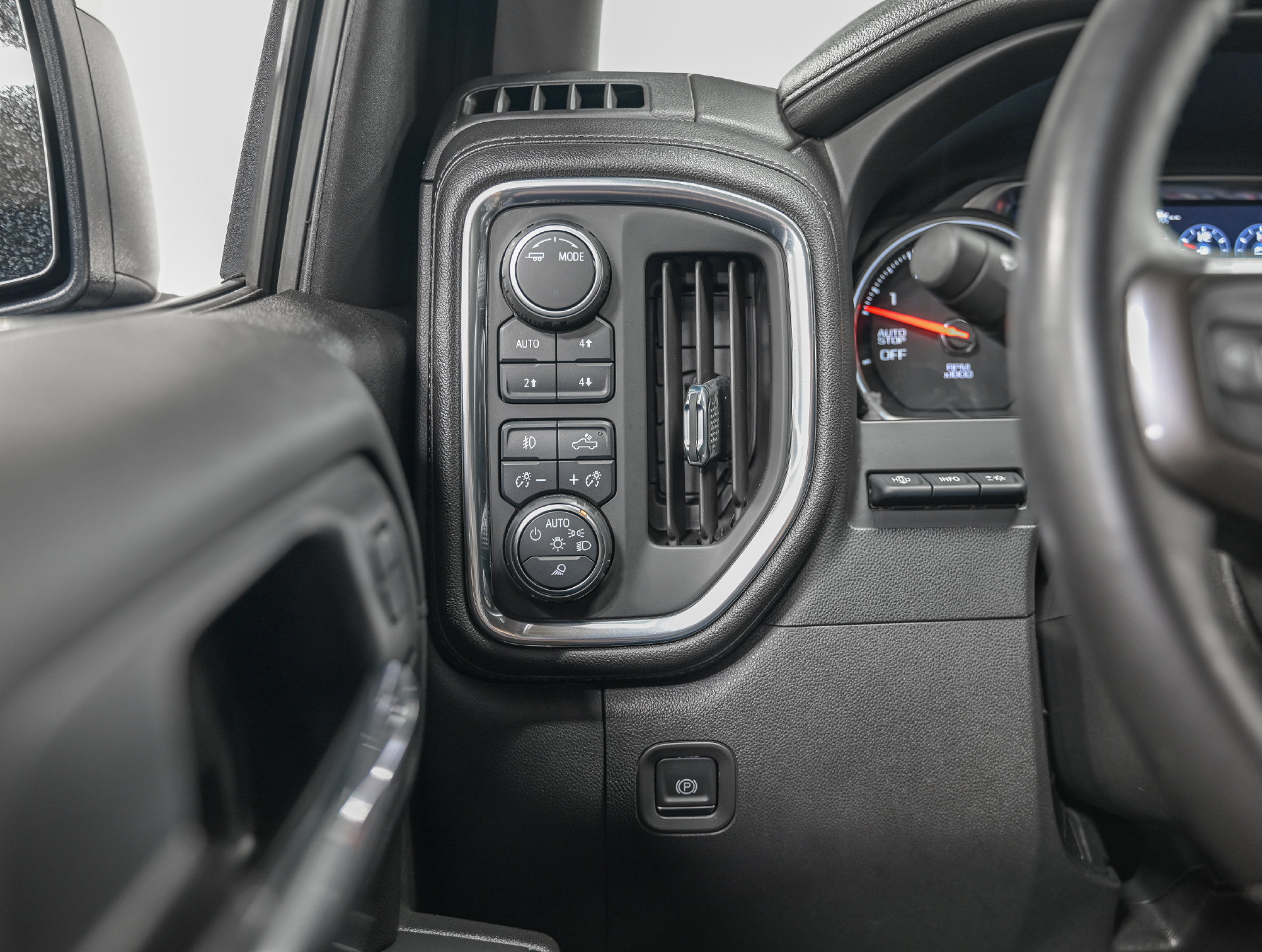 Used 2022 Chevrolet Silverado 1500 LTZ w/ LTZ Premium Package AWD/4WD image 18