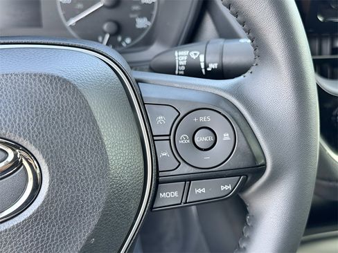 Used 2025 Toyota Corolla SE image 16