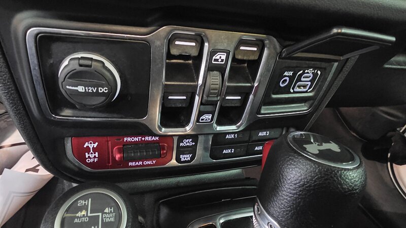 Used 2024 Jeep Wrangler Unlimited Rubicon 4xe AWD/4WD image 19