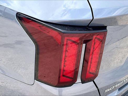 Certified 2024 Kia Sorento S image 28
