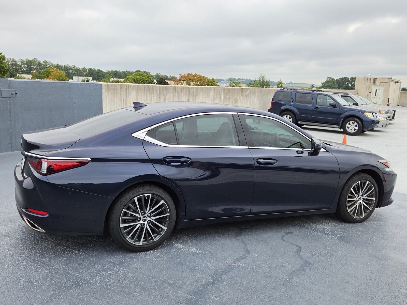 Used 2025 Lexus ES 350 w/ Premium Package FWD image 6