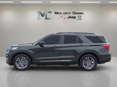 Used 2022 Ford Explorer XLT w/ Equipment Group 202A AWD/4WD image 3