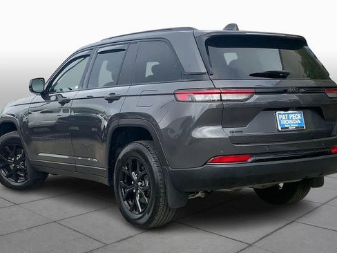 Used 2025 Jeep Grand Cherokee Altitude AWD/4WD image 11
