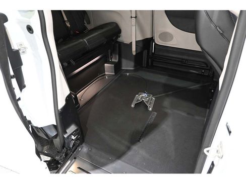 Used 2024 Chrysler Pacifica Touring-L FWD image 18