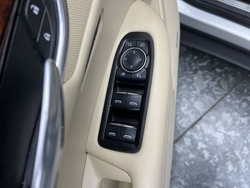 Used 2019 Cadillac XT5 Luxury image 9