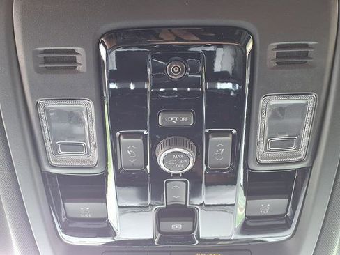 New 2026 GMC Yukon XL AT4 w/ AT4 Premium Plus Package AWD/4WD image 18