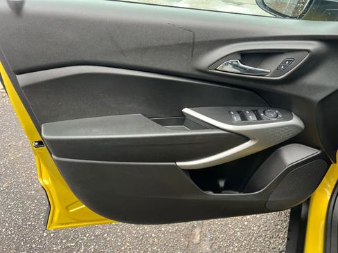 Used 2024 Chevrolet Trax RS w/ Sunroof Package image 18