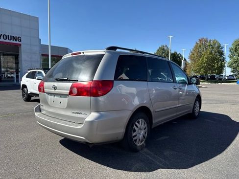 Used 2010 Toyota Sienna LE w/ Towing Prep Pkg FWD image 4