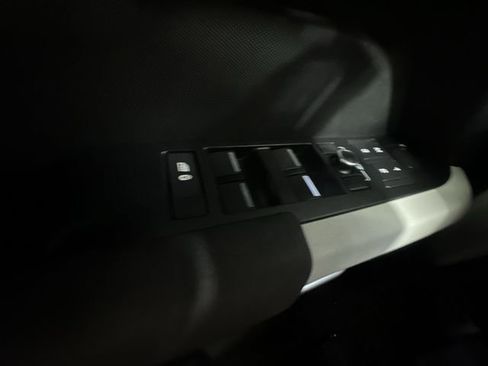 Used 2021 Land Rover Defender 110 X-Dynamic SE AWD/4WD image 16