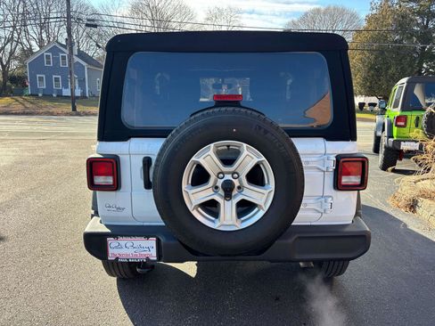 Used 2022 Jeep Wrangler Sport image 5