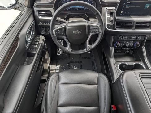Used 2022 Chevrolet Tahoe Z71 w/ Luxury Package AWD/4WD image 13