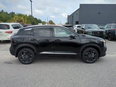 New 2026 Nissan Kicks SR FWD image 2