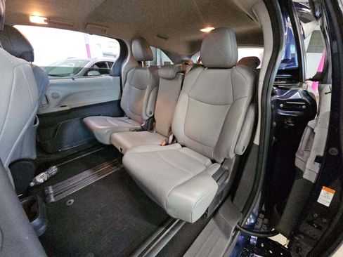 Used 2022 Toyota Sienna XLE FWD image 11