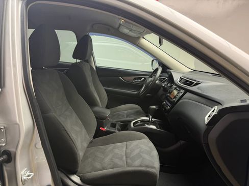 Used 2016 Nissan Rogue SV image 23