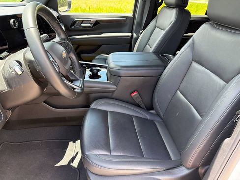 Used 2025 Chevrolet Tahoe LT AWD/4WD image 9