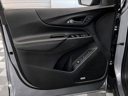 Used 2024 Chevrolet Equinox Premier image 17