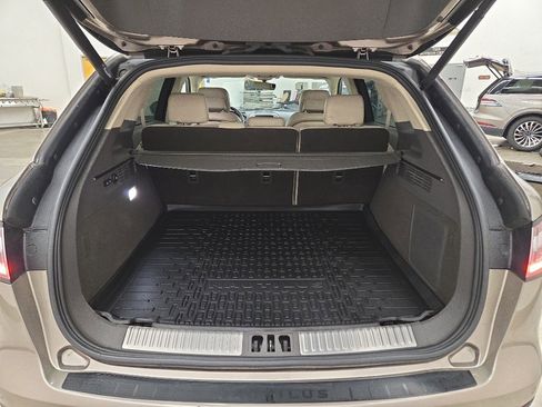 Used 2020 Lincoln Nautilus Reserve w/ Equipment Group 201A image 7