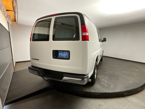 Used 2017 Chevrolet Express 3500 RWD image 8