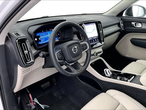 Used 2025 Volvo XC40 B5 Plus AWD/4WD image 14