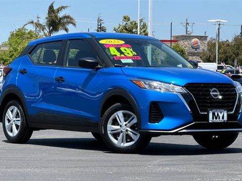 New 2025 Nissan Kicks Play S image 2