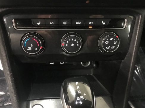 Used 2024 Volkswagen Tiguan SE image 20