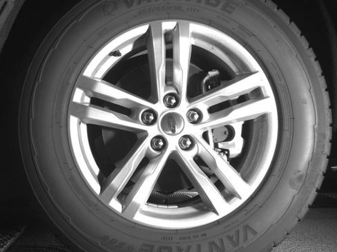 Used 2024 Ford Explorer XLT w/ Equipment Group 202A image 12