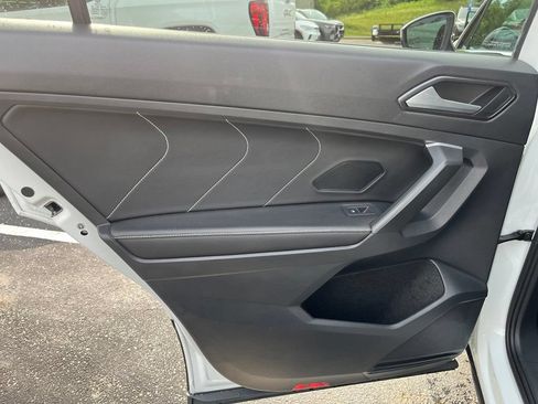 Certified 2023 Volkswagen Tiguan SE w/ Panoramic Sunroof Package AWD/4WD image 25