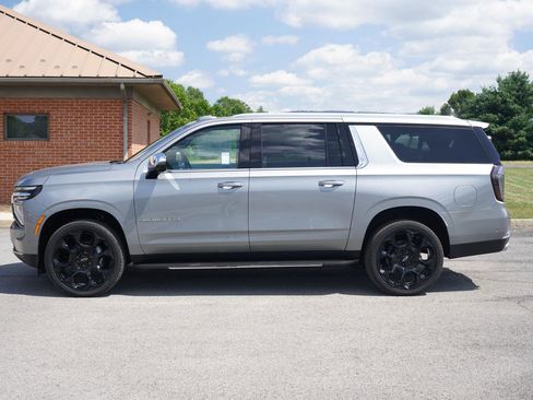 New 2025 Chevrolet Suburban Premier image 7