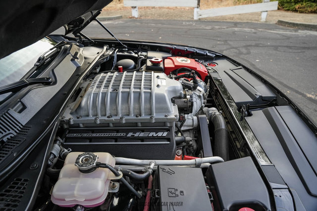 Used 2016 Dodge Challenger SRT Hellcat RWD image 18