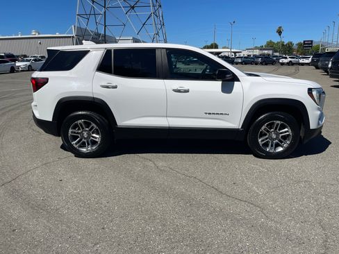 Used 2025 GMC Terrain Elevation AWD/4WD image 4