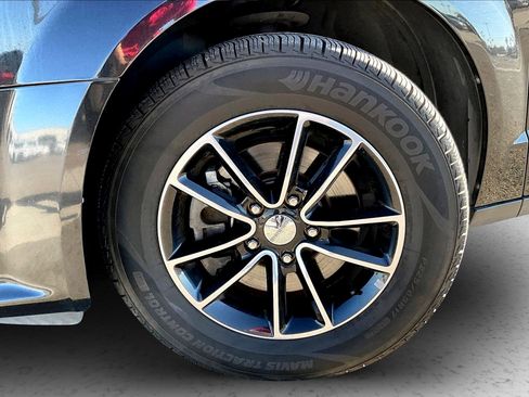 Used 2019 Dodge Grand Caravan GT image 9