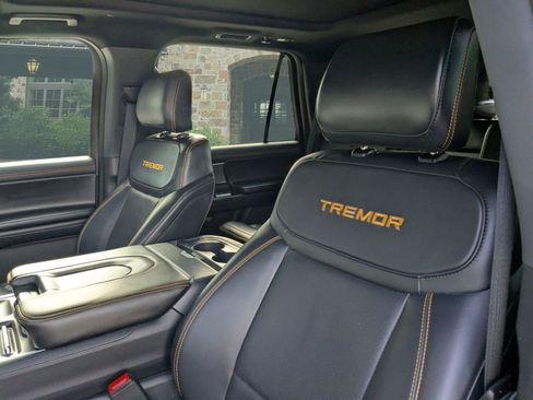 Used 2025 Ford Expedition Tremor AWD/4WD image 8