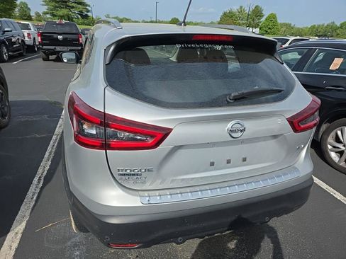 Used 2022 Nissan Rogue Sport SV FWD image 8