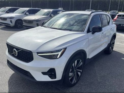 Used 2025 Volvo XC40 B5 Ultra AWD/4WD image 6