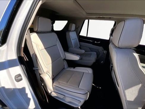 Used 2022 GMC Yukon Denali w/ Denali Premium Package image 17