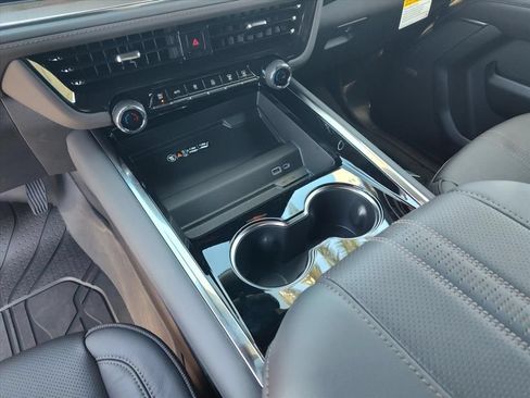New 2026 Chevrolet Tahoe High Country AWD/4WD image 13