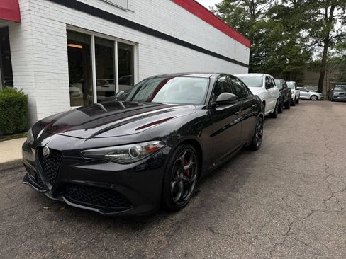 Used 2020 Alfa Romeo Giulia Ti Sport RWD image 2