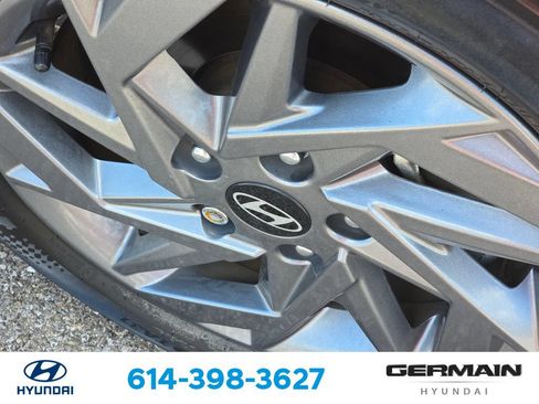Used 2024 Hyundai Elantra SEL FWD image 13