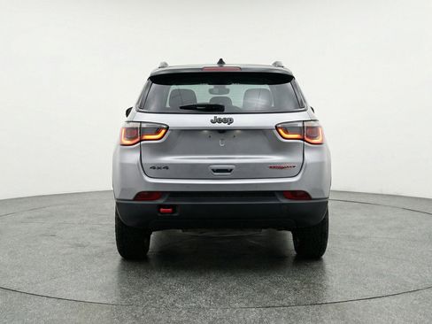 Used 2025 Jeep Compass Trailhawk w/ Trailer Tow Group AWD/4WD image 7