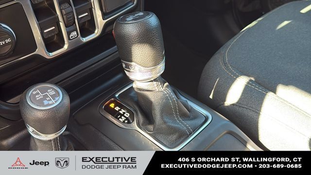 Used 2024 Jeep Wrangler Unlimited w/ Convenience Group AWD/4WD image 17